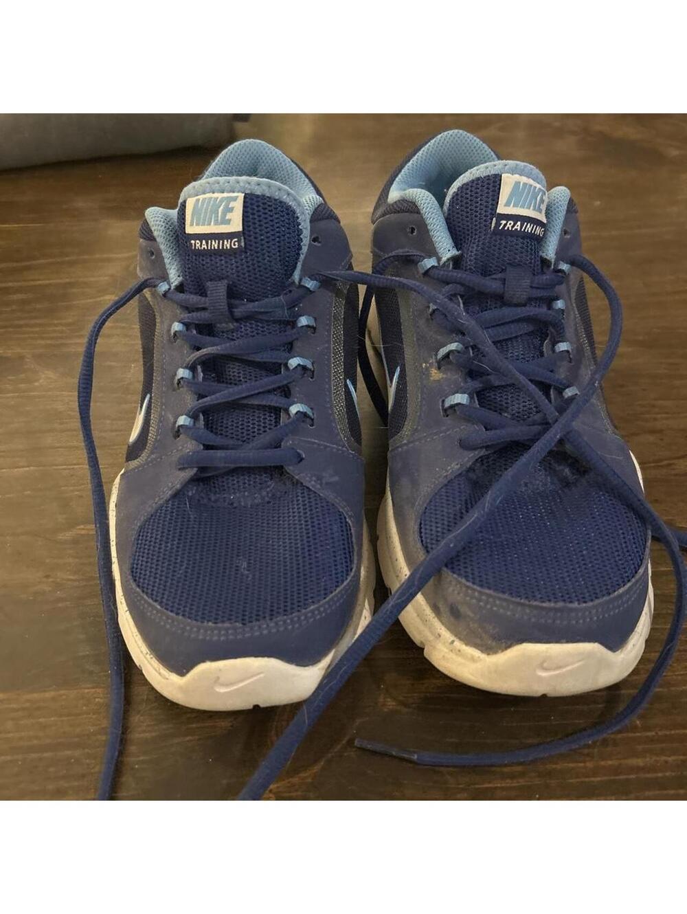 Nike Women's Blue and Navy Trainer